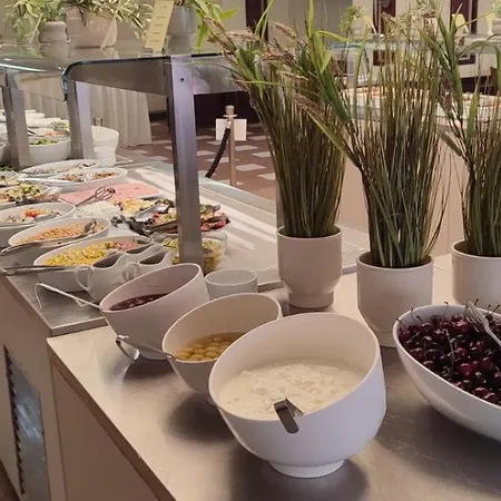 Готель Lilia Золоті Піски