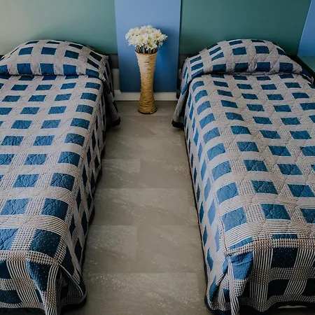 Lilia Готель Золоті Піски